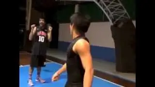 David Carlos aka AirDavid 5'9 dunks over Bigmac Andaya 6'9