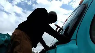 Freightliner Cascadia windshield installation