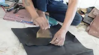 Jeengar Leather Artisan working