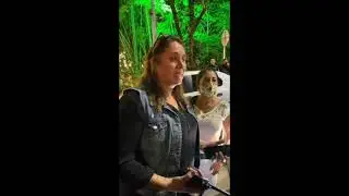IFMNOTICIAS.COM - MOMENTO EN QUE TURISTA EXTRANJERO Y MODELO SEMIDESNUDA DESFILAN POR PROVENZA