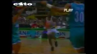 Dee Brown lobs to Xavier McDaniel Jam