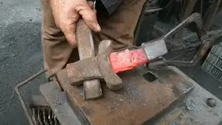 International Young Smith's Training Center - Forging a bottom fuller