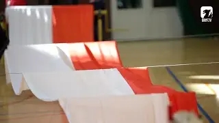 W Bornem Sulinowie szyją najdłuższą flagę w Polsce