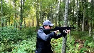 Crosman AK1 vs&acute; DPMS SBR fullauto.