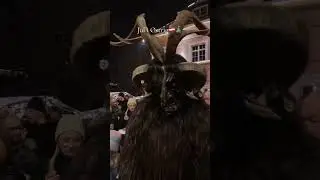 Sikke en hyggelig uhygge i &Oslash;strig til jul &ndash; med helt andre traditioner end i Danmark 👀