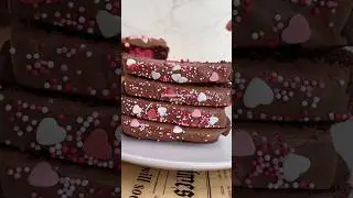 Would you try this cake?💗 #loafcake #valentinesday #valentine #heart #shorts #chocolate