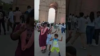 India Gate 🤩#kavi #independence #lachu #delhibestplace #indiagate #contentcreator #familyvlog
