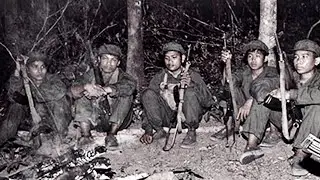 Hơn 10 giờ ta áp sát...bắt sống 2 thằng POLPOT bị thương !