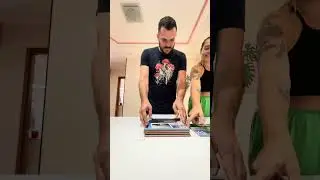Uma linda surpresa com um mural de azulejos personalizados