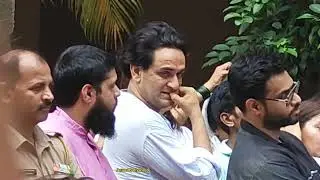 Vikas Gupta Seen Crying at Shefali Jariwala&rsquo;s Fu neral | Deep Bond & Painful Loss | Bigg Boss 13