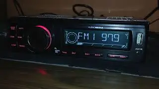 Audiomedia AMR 215 Test taniego radia samochodowego z USB I AUX