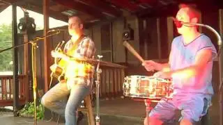 Robert Shores sings 