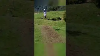Brad Groombridge goes LONG 🚀 #2stroke #enduro #motocross #dirtbike #jump  #offroadbike