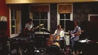 GROOVE WARRIORS - Telegraph, Putney, 26/8/11 - short clip 4of4