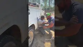 Kelly is ticklish 🤣