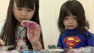 Unboxing Hatchimal with little sister