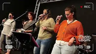 Let&rsquo;s Rock &ndash; News Year's Day (live @ Music Loom)