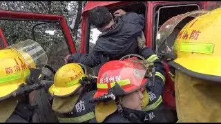 Firefighters Busy Handling Emergencies Caused by Freezing Weather in east China