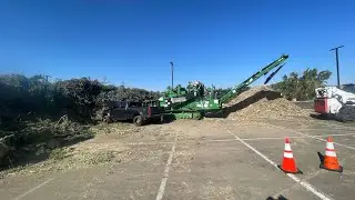Stump guy using a 600 horsepower horizontal grinder from Bandit?!