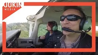Guy Proposes to Girlfriend With a Secret Message and Beach Flyover