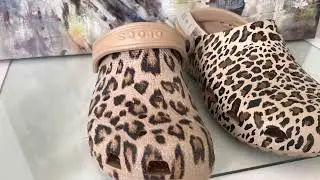 Сравнение настоящих леопардовых кроссовок Crocs с брендом Walmart
