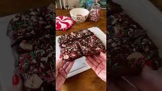Easy peppermint bark brownies #brownies #christmas #dessert