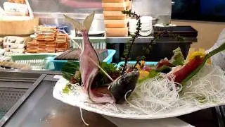 Fish eaten alive: the best freshest sashimi ever - Tokyo live fish eating