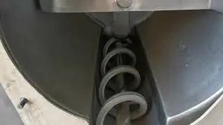 BID ON EQUIPMENT Item: 324530 - GERICKE GSF45 Screw Auger Feeder (video 1)