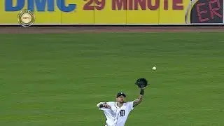 TEX@DET: Castellanos jumps, bobbles ball, makes grab