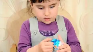 Открываем шоколадные яйца 