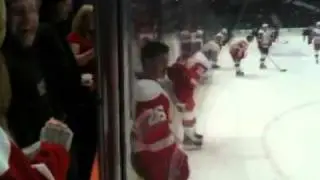 Jiri Hudler flirts with girl