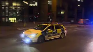 2x Met Police Corollas Responding