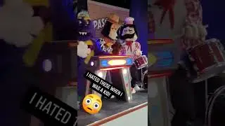 These Chuck E. Cheese Robots used to creep us out as kids 🤣 #fivenightsatfreddys #90snostalgia #90