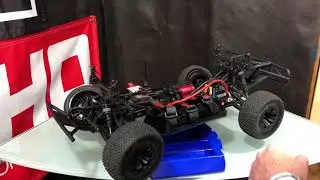 Team Redcat TRSC10E Short Course Truck Overview & Run Video by OMGRC.com