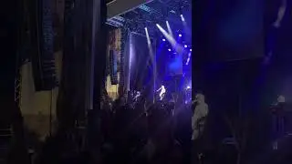 Supergrass, live performance of Moving