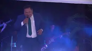 VESTIDA DE BLANCO GRUPO ROCA