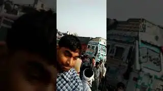 Ujhani Mein truck Se Hui bus ki Takkar
