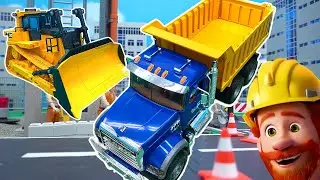 First day on construction site. Dump truck, bulldozer. Pretend play Playmobil & Bruder Toys