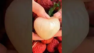 How to easy peel litchi 🍒 #fruit #shorts