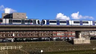 RET Metro Type R nabij Maashaven in Rotterdam richting Den Haag Centraal