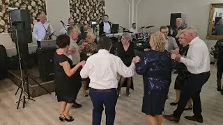 ZOBACZCIE TEN KOROWÓD!  „Krasnoludki” porwały wszystkich do wspólnej zabawy!