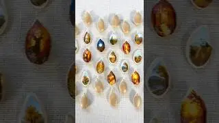 Little glimpses of autumn, painted on preserved pumpkin seeds and leaves 🍁 #natureart #trinkets