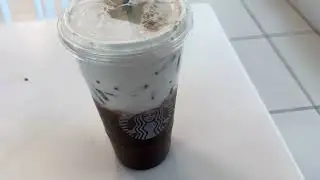 Drink Review of Iced Dubai Chocolate Mocha from Starbucks 
