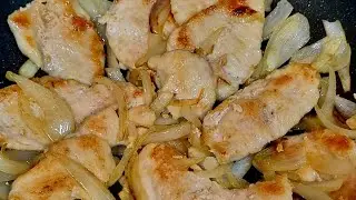 Bifes de Fil&eacute; de Peito de Frango Acebolado!