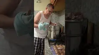 🔥🤔🫠👨&zwj;🍳💪 #manvsmoment #hotfoodchallenge #relatablehumor #burntfingersclub #kitchenfails