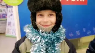 Сходили на ёлку, получили подарочки. Приехал папа. Бим снегурочка