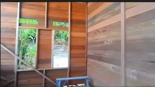 Tampilan beda antara bahan meranti merah dan putih.