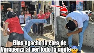 A Dayana no le dio verg&uuml;enza tronarle el hocico a Elias en plena calle|Toda la gente se amontono😨