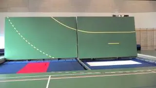 Foam Pit system with retractable floor