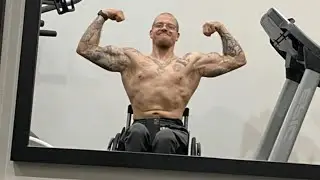 Flexing in the hotel mirror vlog#15 Moving to Texas